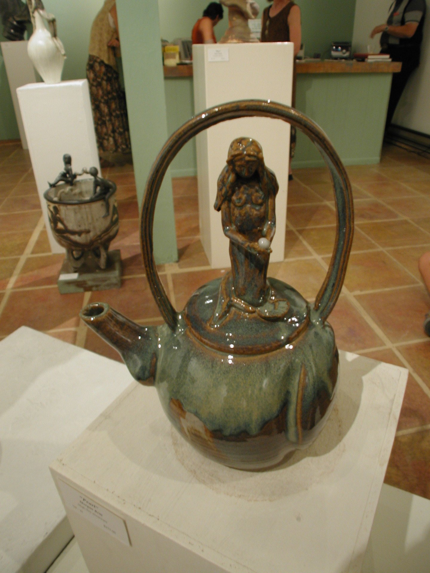 Pearl — teapot with figure finial